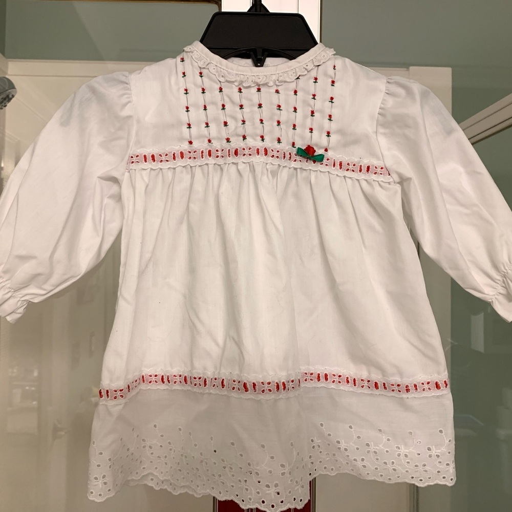 Polly Flinders Vtg. 80s White w/Red Embroidery Smocked Dress Size 24 mos. EUC